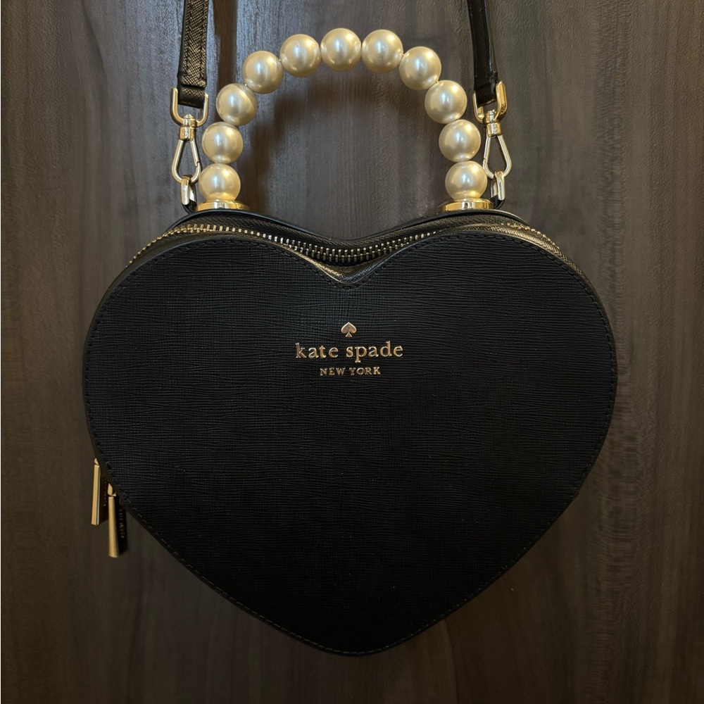 Kate Spade KF516 Love Shack Heart Pearl
Crossbody Purse Black Leather